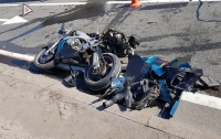 В Киеве полицейский на изъятом мотоцикле протаранил три автомобиля