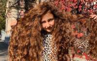 Юная харьковчанка пожертвовала волосы для больного ребенка