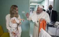 Папа Римский пришел к украинцам в больницу