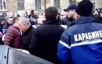 Жители Одессы избили пьяных охранников, чуть не сбивших человека (видео)