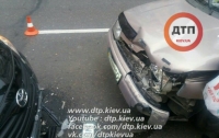 ДТП в Киеве: Водитель Ваз с инсультом врезался в припаркованного 