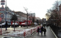 В центре Киева спасают детей из загоревшейся гимназии