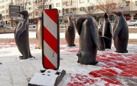 В Германии появились охотники на скульптуры пингвинов