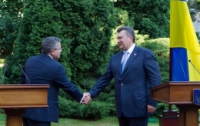 Коморовский пожелал Януковичу успешной евроинтеграции Украины 
