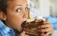 В Сумской области 9-летний мальчик украл у родителей 30 тыс. грн. на сладости