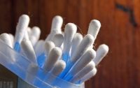 Медики рассказали, чем опасны ватные палочки