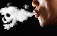 Ученые доказали, что мужчинам вреднее курить, чем женщинам