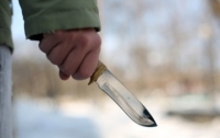 Пьяная дочь набросилась с ножом на отца в Харьковской области