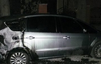 В Ужгороде сожгли машину на глазах у хозяйки