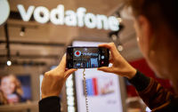 Супер-цены на смартфоны плюс Samsung Galaxy S10 в подарок на открытии нового магазина Vodafone на Крещатике