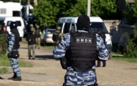 Российские силовики в Симферополе обыскивают крымских татар