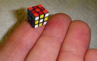 Самый маленький в мире кубик Рубика продемонстрировали в Японии
