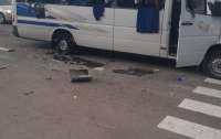 На трассе Киев – Харьков расстреляли автобус с людьми с автомата