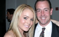Отец Линдси Лохан угрожает расправой её российскому жениху