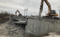 На Осокорках знесли законний міст: через демонтаж район - на межі екологічної катастрофи (фото)