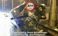 ДТП в Киеве: водитель снес отбойник и сбежал, бросив раненую пассажирку