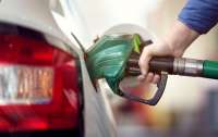 На украинских АЗС перестали давать бензин в канистры