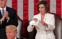 Пелоси разорвала текст речи Трампа в Конгрессе
