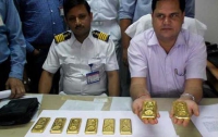 В туалете самолета нашли более 20 кг золота