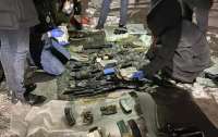 Мужчина в Киеве свободно торговал оружием