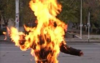 Перед канцелярией премьер-министра Польши горел «живой факел»