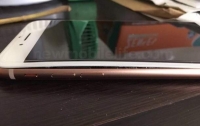 Стали известны новые случаи вздутия iPhone 8