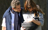 Джулия Саркози впервые прогулялась в садах Версаля (ФОТО)