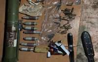 На Киевщине у мужчины изъяли гранатомет, патроны и взрывчатку