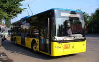Во Львове преступники украли провод на действующей троллейбусной линии