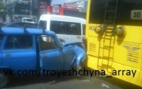 ДТП в Киеве: на Троещине старенький 