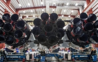 Илон Маск показал фото сверхтяжелой ракеты Falcon Heavy