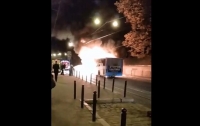 В центре Львова загорелся автобус с пассажирами (видео)