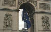 Франция сняла флаг Евросоюза из-под Триумфальной арки
