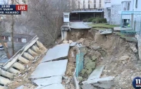 Из-за грунтовых вод в Киеве рухнул фасад жилого дома: идет эвакуация жильцов. ФОТО