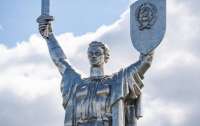 На огромном памятнике в Киеве заменят советские символы на тризуб