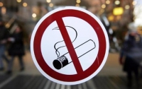 Американских курильщиков из экономии не  хотят брать на работу