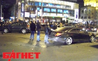 К кому ехала девица на дорогущем авто, сбившем гаишника на Крещатике?