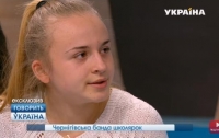 Лидер банды черниговских школьниц принесла извинения избитой девочке (видео)