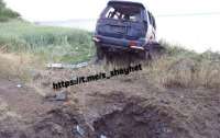 На Миколаївщині автомобіль наїхав на міну: дві людини отримали поранення