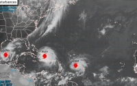 К Карибам приближается мощный ураган 