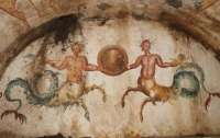 В Италии нашли некрополь с фресками трехглавого Цербера