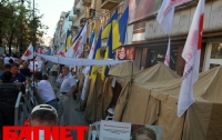 БЮТ: Милиция сносит палаточный городок на Крещатике