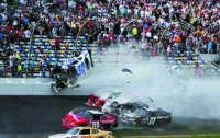 В США во время гонок автомобилей NASCAR пострадали зрители