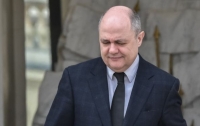 Глава МВД Франции Брюно Ле Ру подал в отставку из-за скандала о трудоустройстве его дочерей