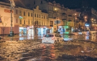 Воды по пояс: Киев снова затопило из-за мощного ливня (видео)