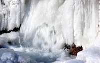 Замерз самый большой водопад Украины