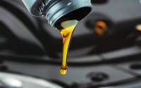 Эксперт сообщил, когда водителям следует менять масло в своем авто
