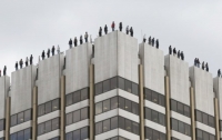 На крыше лондонского небоскреба увидели 84 самоубийц