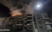 В Харькове вспыхнул пожар в жилой 5-этажке (видео)