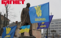Гордые галичане уже примерно полчаса скандируют «нет» Януковичу